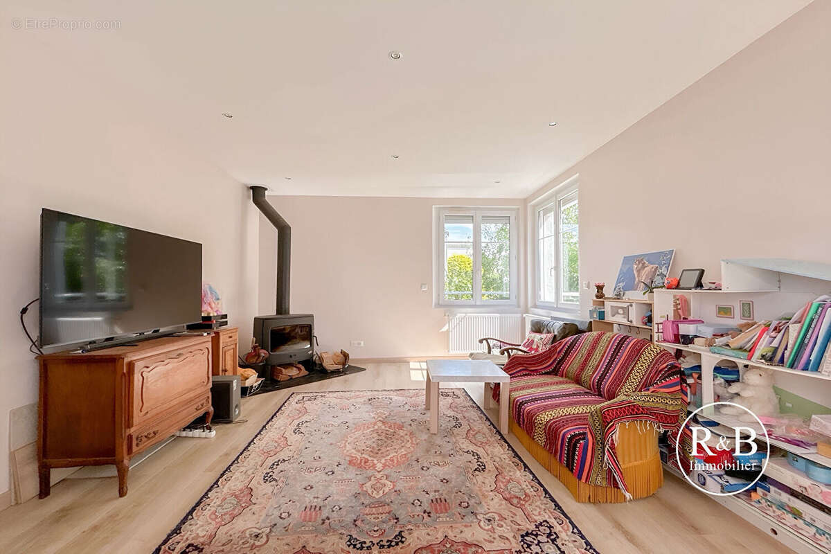 Appartement à LES CLAYES-SOUS-BOIS