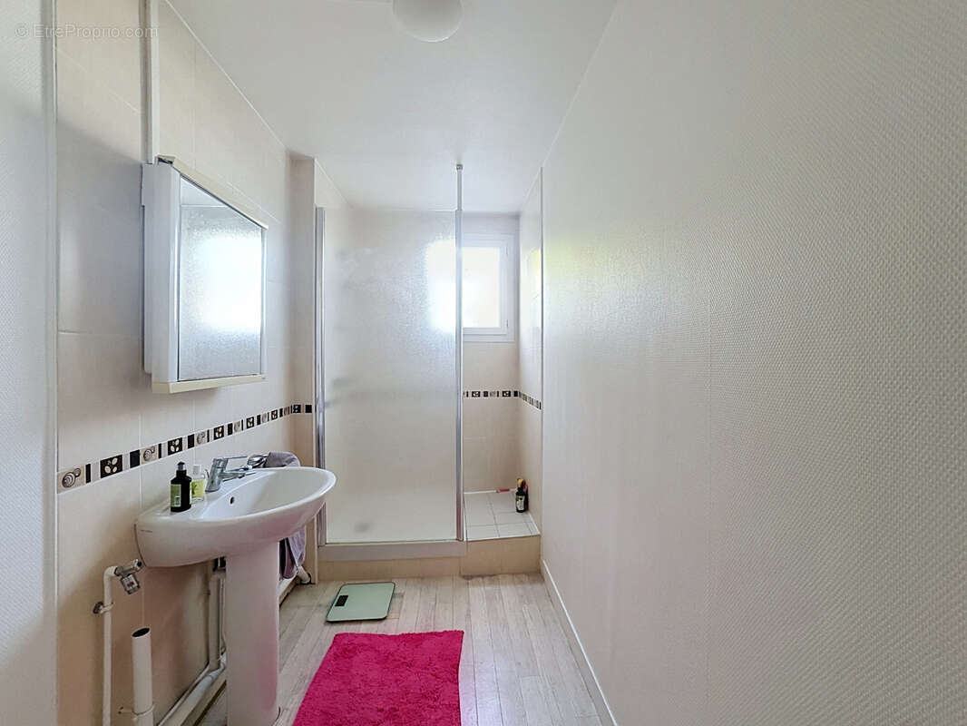 Appartement à SAINT-JULIEN-LES-VILLAS