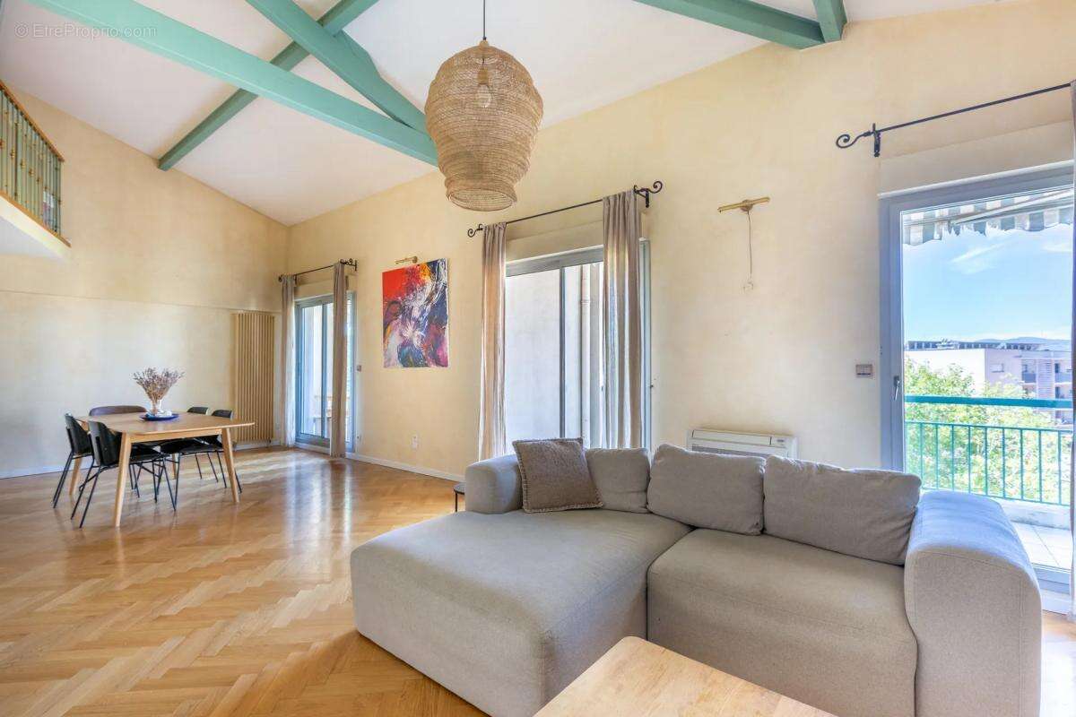 Appartement à TASSIN-LA-DEMI-LUNE