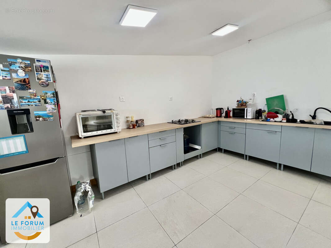 Tampon 97430 - ensemble immobilier - beaux volumes - fort potentiel - quartier prisé - photo 5