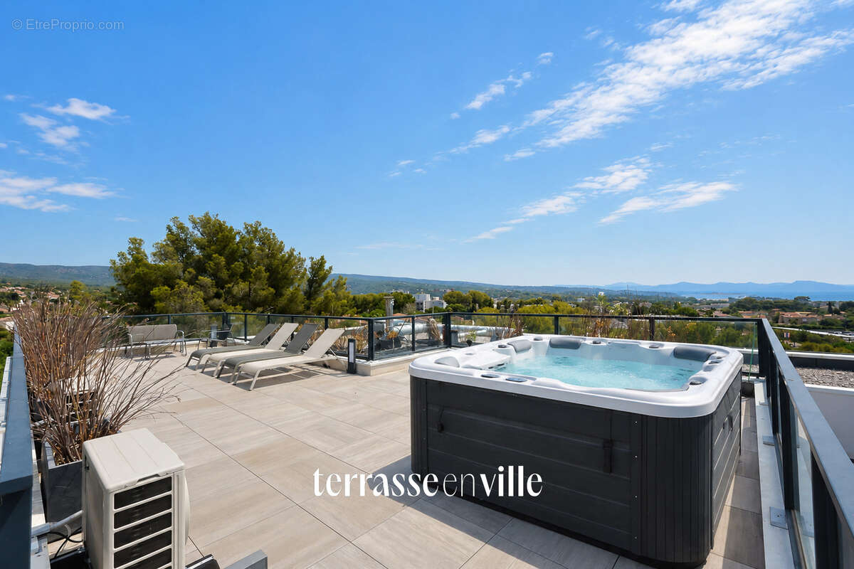 Duplex de luxe - 123m2 - terrasse 22m2- rooftop vue mer 60m2 - jacuzzi - 4 parkings - photo 10