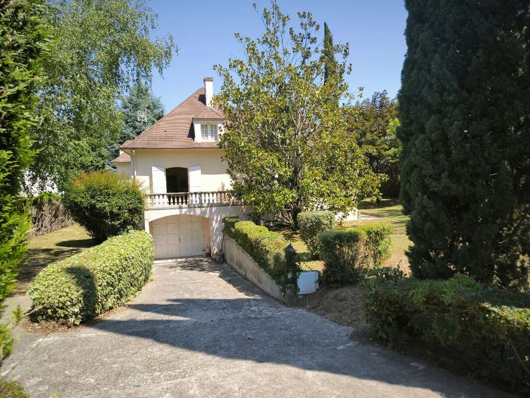 Maison Ile de France de qualité . Jardin clos . Foix . - photo 17
