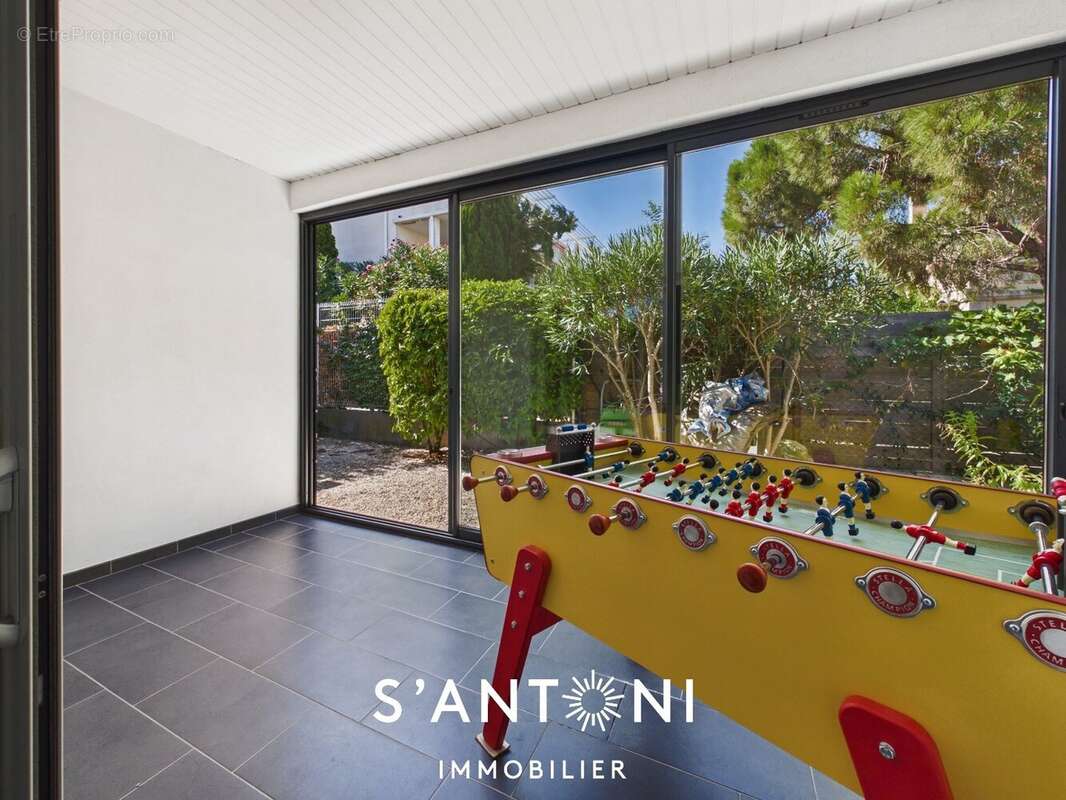 À vendre  Villa mitoyenne de plain-pied à 100 m du Port de Marseillan - photo 4