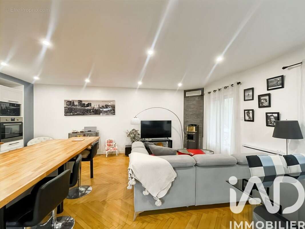 Photo 7 - Appartement à VERT-SAINT-DENIS