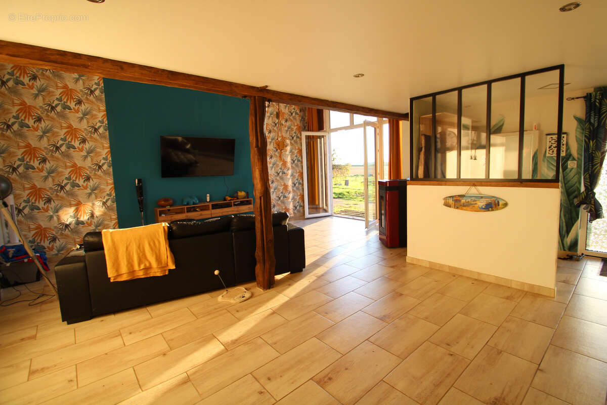 Maison à MONTAIGU-LE-BLIN