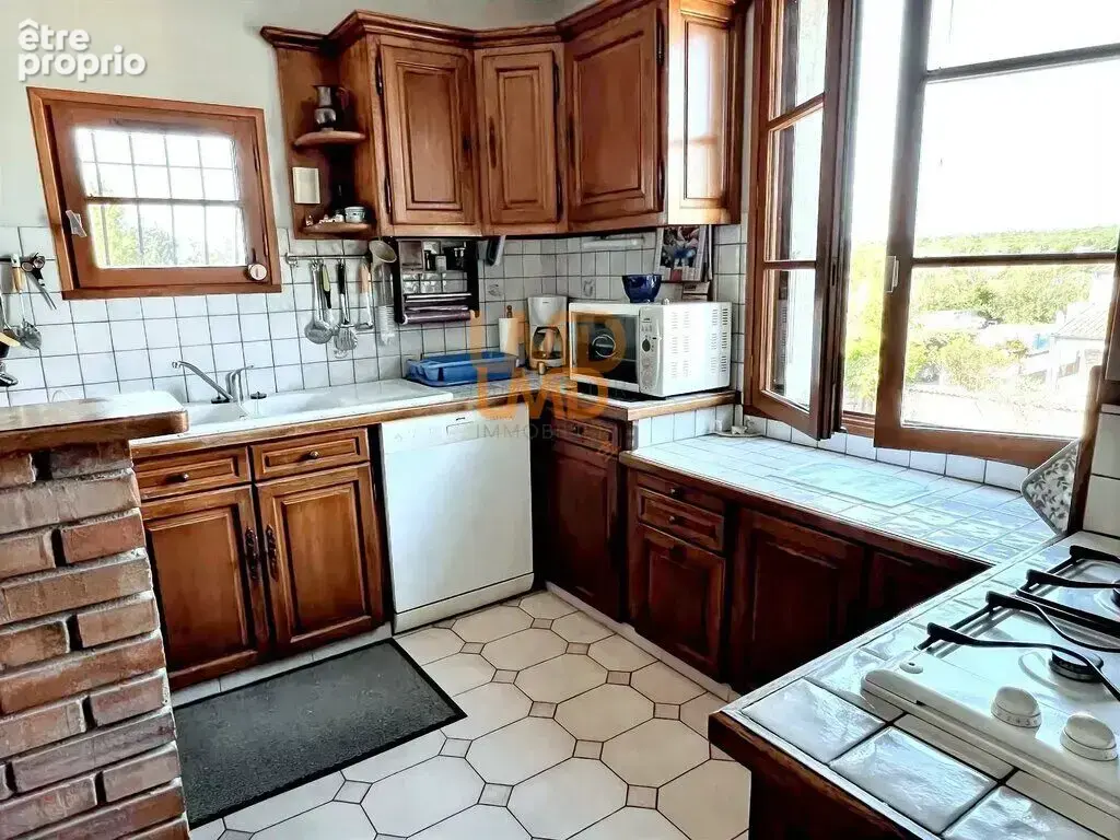 Spacieuse maison familiale de 6 pièces avec piscine et terrain a - photo 4