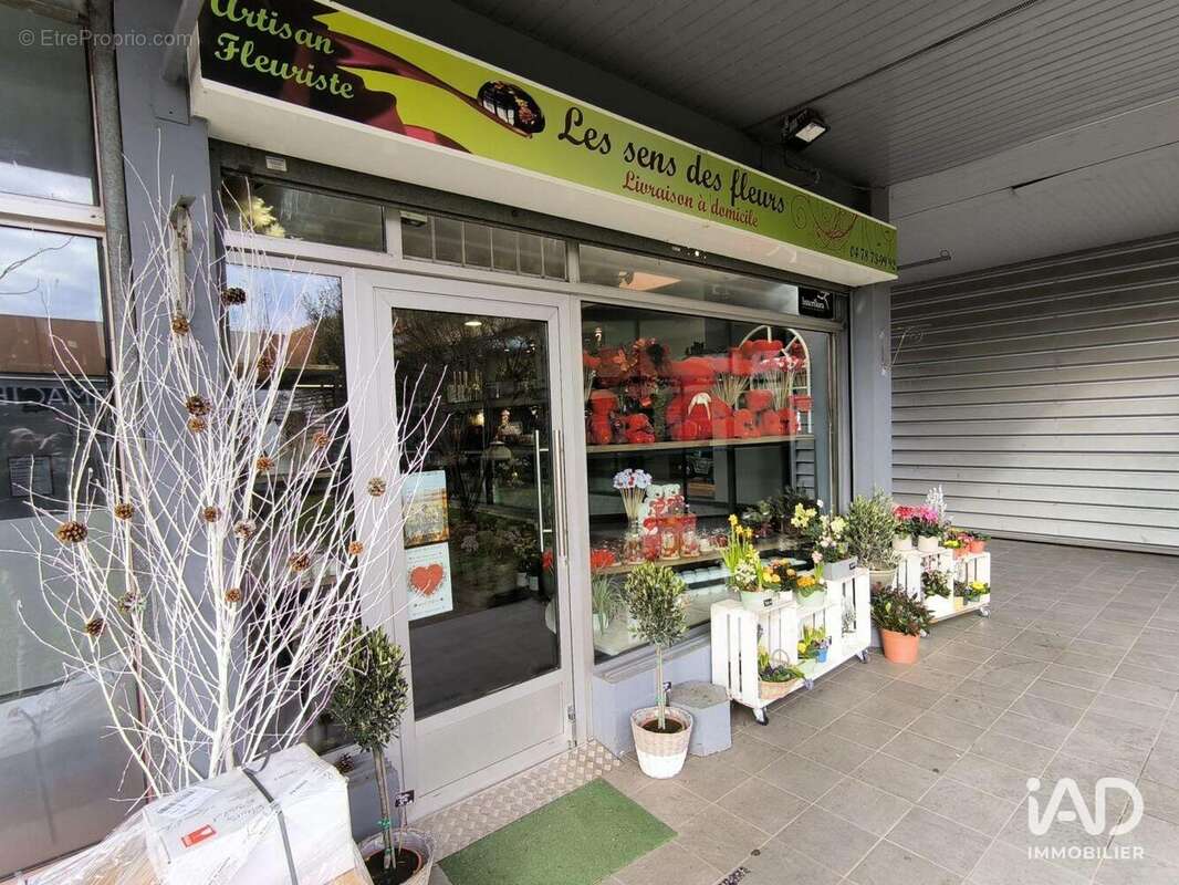Photo 2 - Commerce à GRIGNY