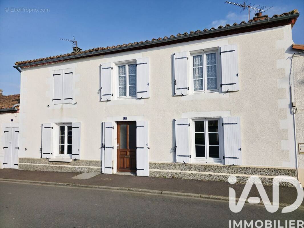 Photo 1 - Maison à SAINT-GERMAIN-DE-LONGUE-CHAUME