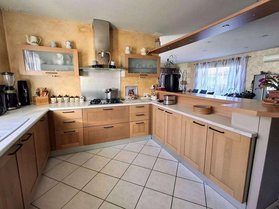 Maison à SAINT-CHRISTOLY-DE-BLAYE