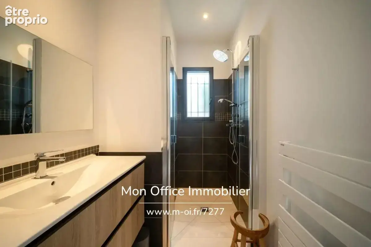 Référence : 7277-ABO - Maison contemporaine de 240 m² avec piscine et vue dégagée – Saint-Marc-Jaumegarde - photo 10