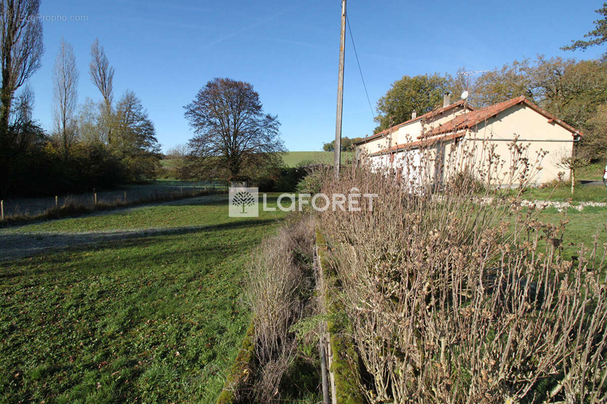 Maison à CHATEAU-L'EVEQUE