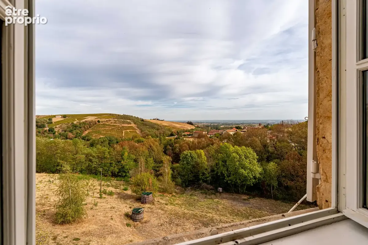 BELLE DEMEURE DE 223M2 - Vue d'exception sur 18 000m2 - Coeur du Beaujolais - photo 6
