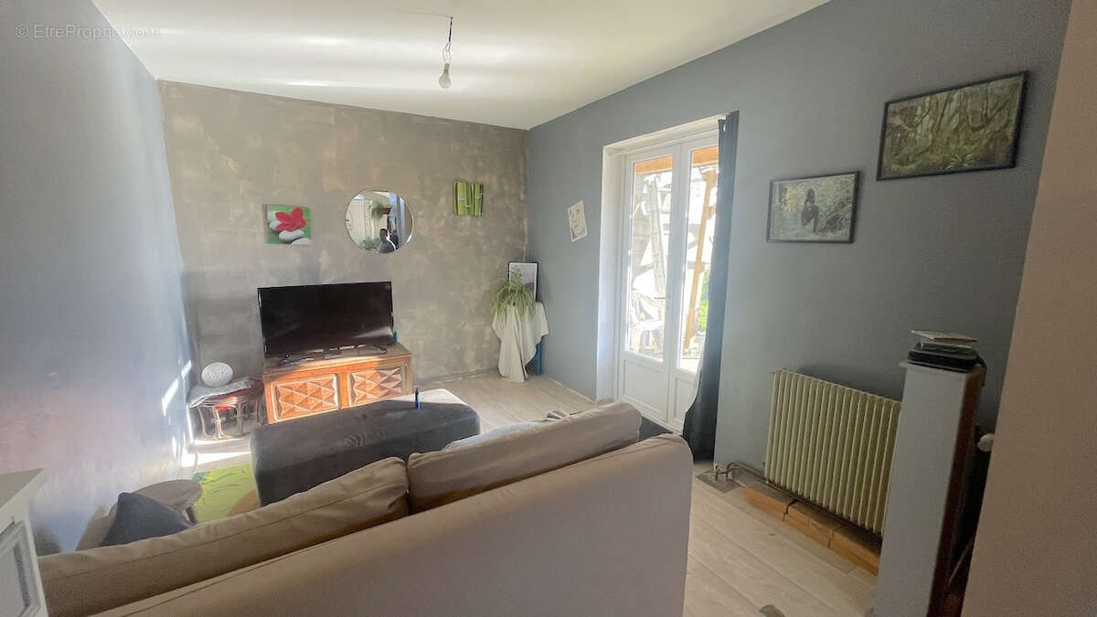 Maison à PUJOLS-SUR-CIRON