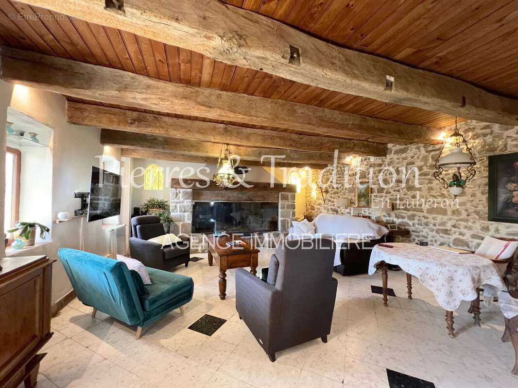 Maison à SIMIANE-LA-ROTONDE