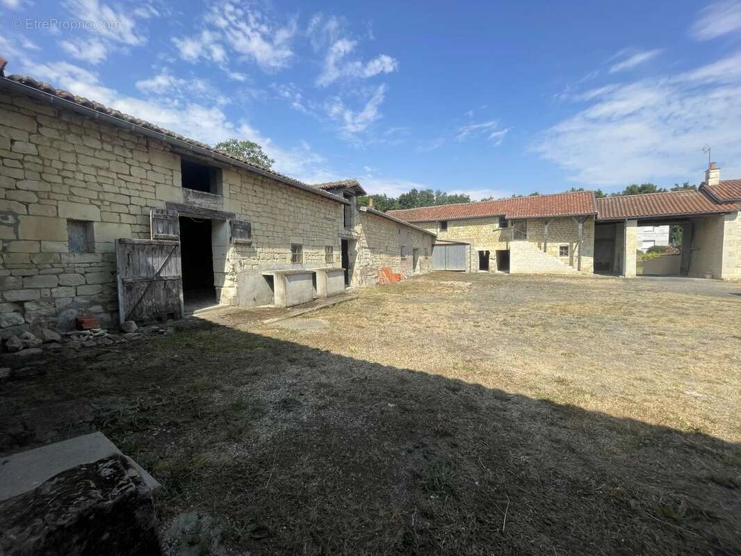 Corps de ferme avec fort potentiel - photo 11