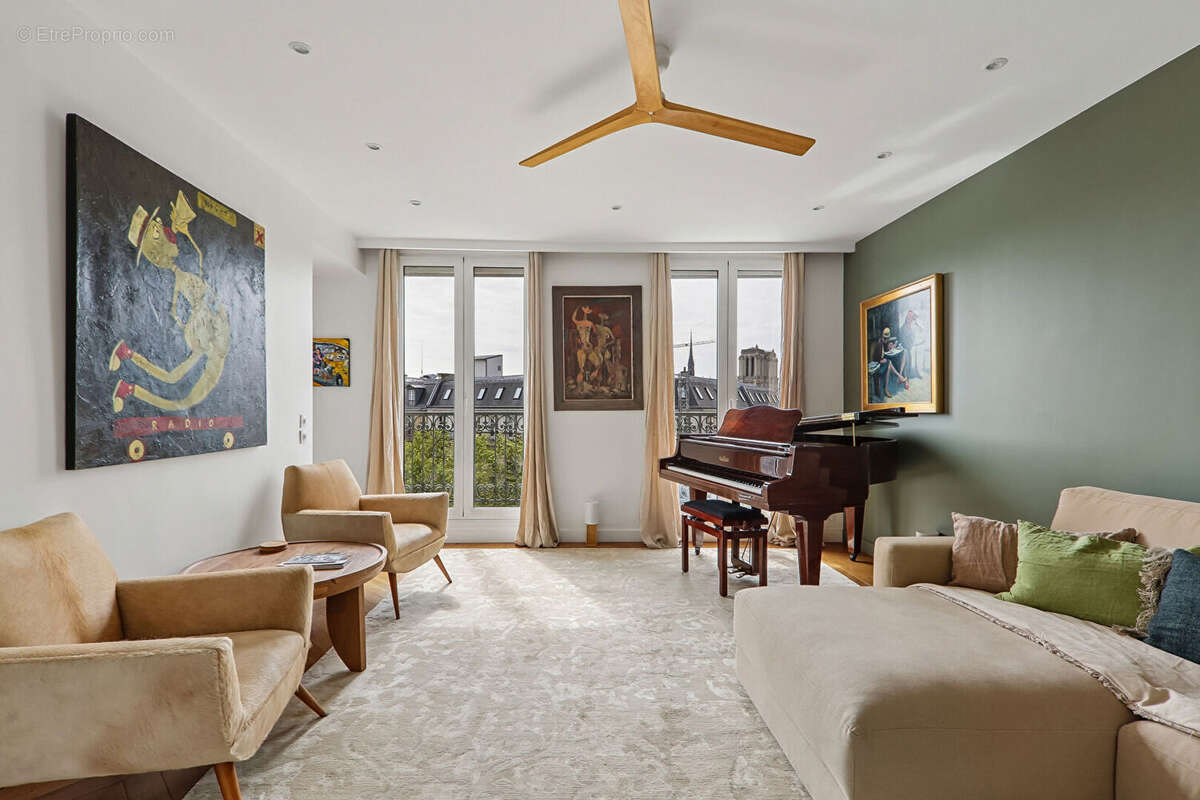 Appartement à PARIS-4E