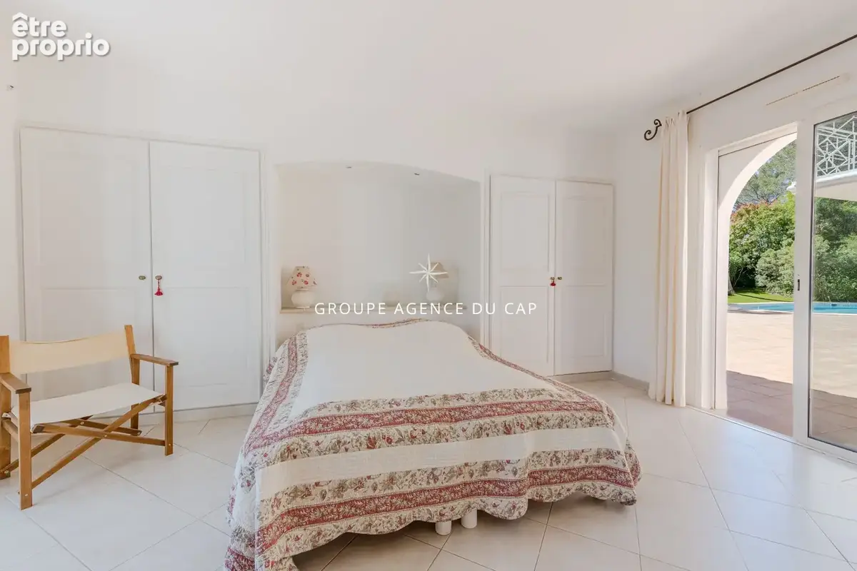 SOUS COMPROMIS  Maison Saint Raphael 5 pièce(s) 180 m2 - photo 8