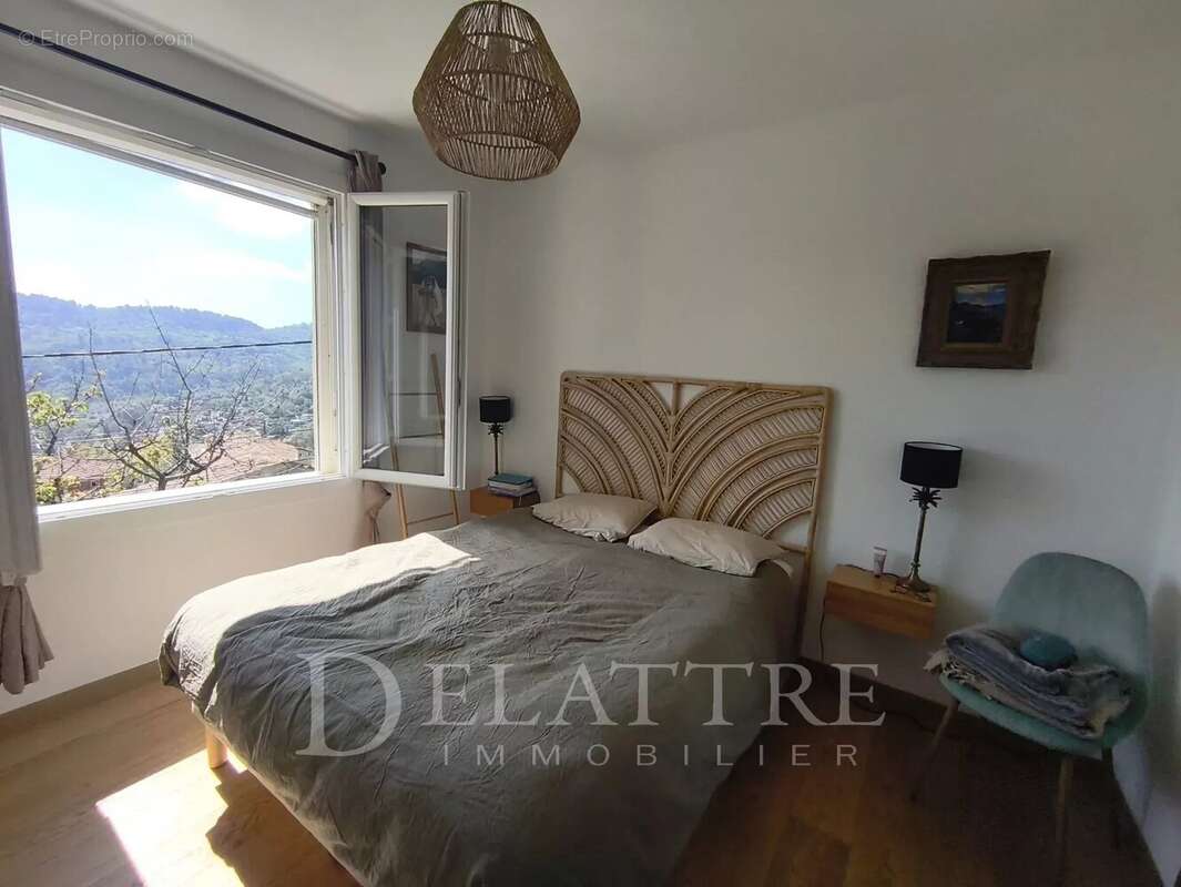 Maison à CHATEAUNEUF-GRASSE