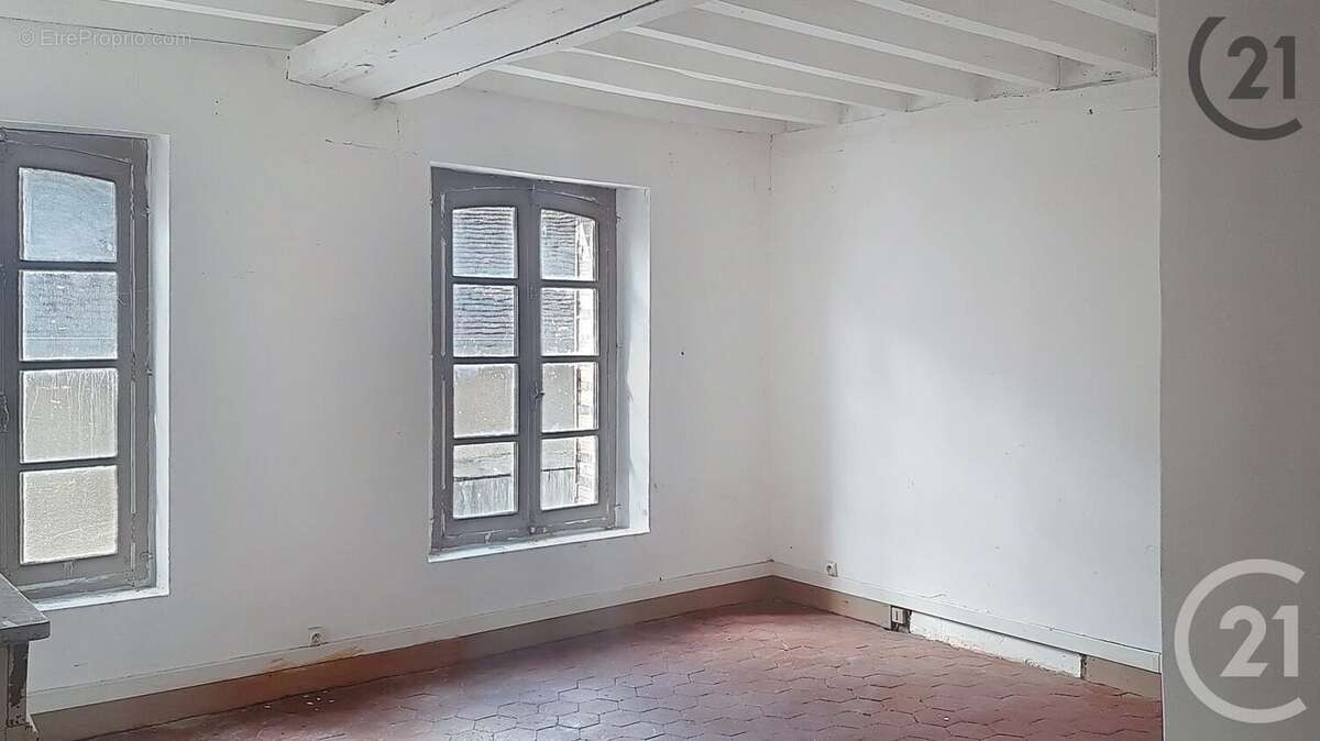 Maison à LA FERTE-LOUPIERE