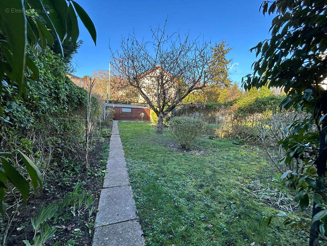 Maison à CHANTELOUP-LES-VIGNES