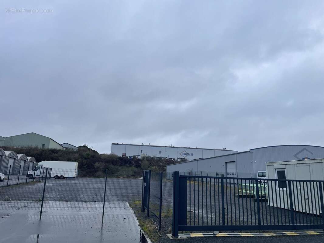 Commerce à CARPIQUET