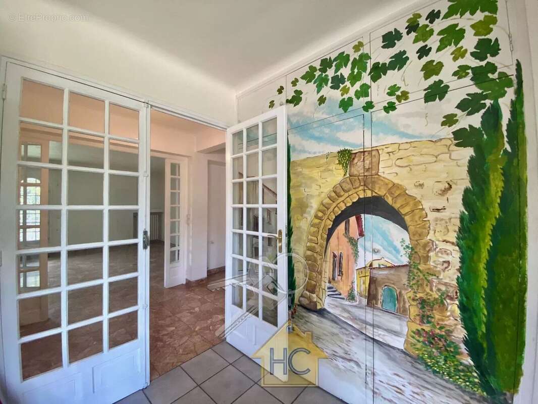 Appartement à MOUGINS