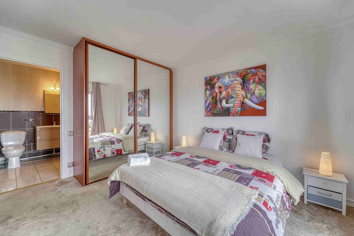 Appartement à COURBEVOIE