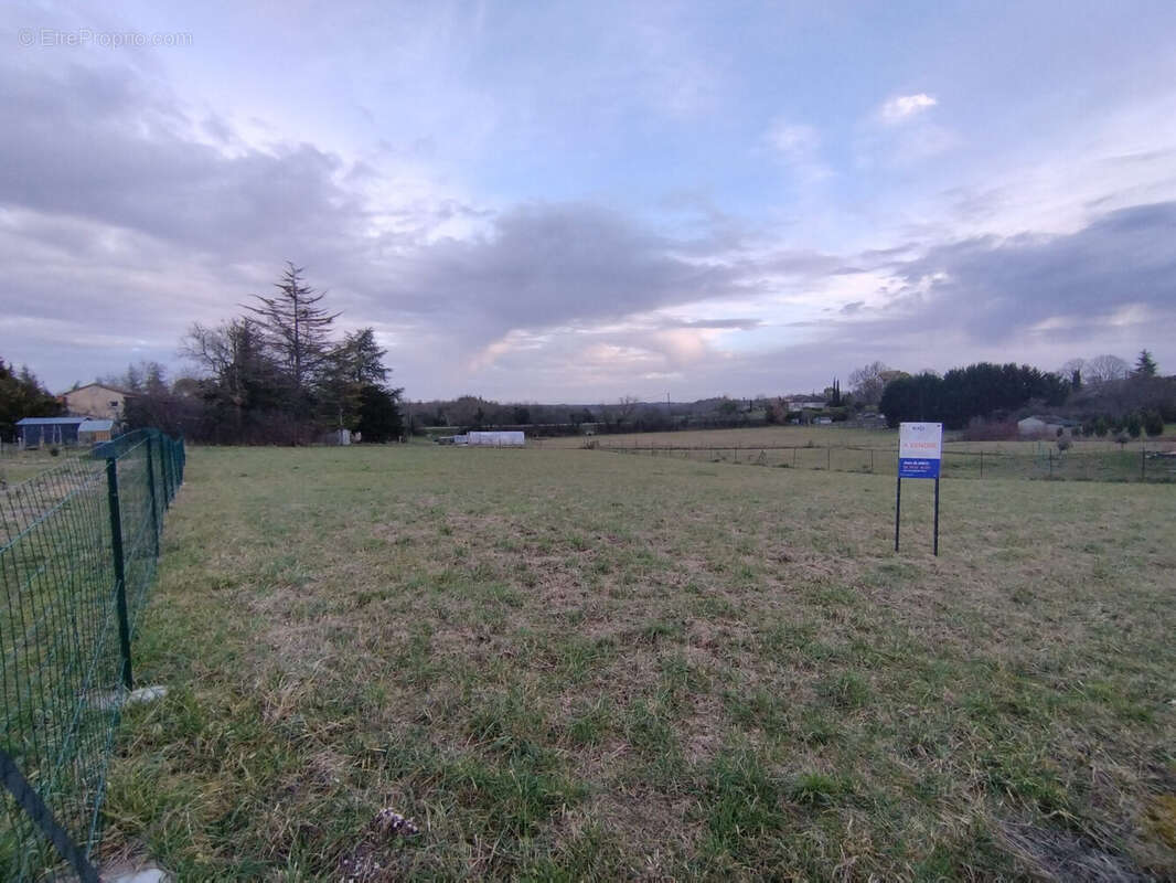 Terrain à CASTELNAU-MONTRATIER