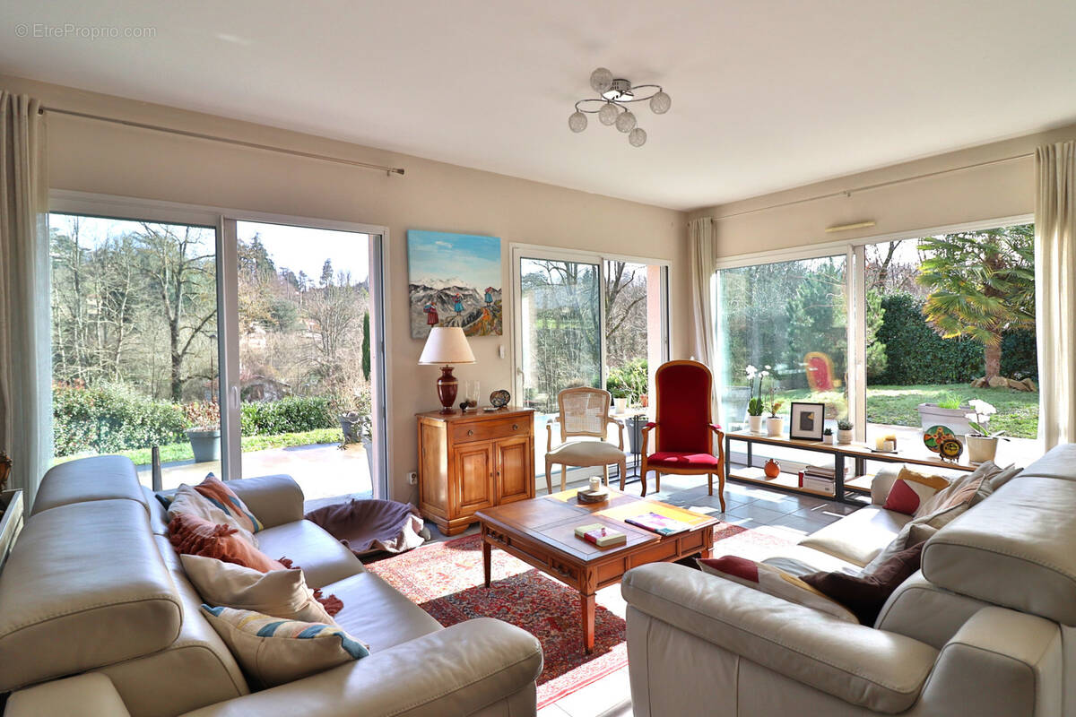 Maison à CHARBONNIERES-LES-BAINS