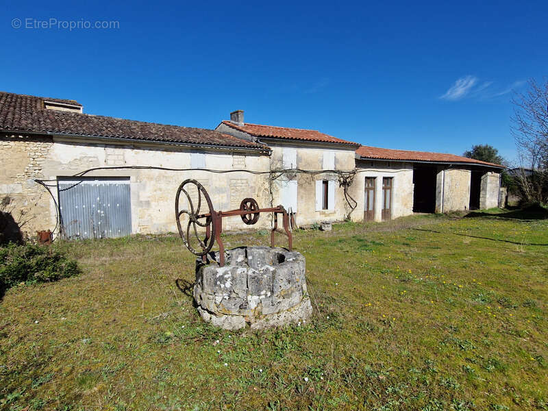 Maison à SAINT-HILAIRE-DE-VILLEFRANCHE
