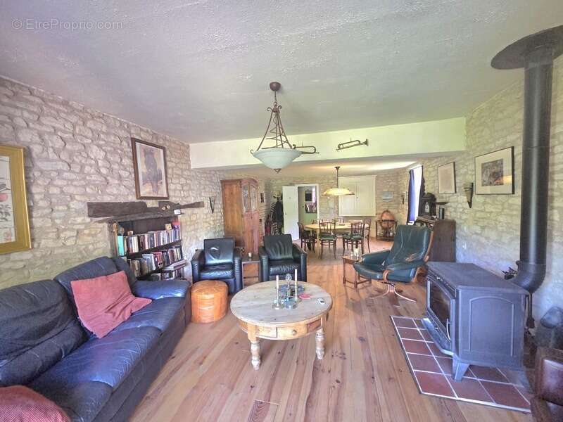 Maison de village à vendre en exclusivité 4 chambres, grange et jardin REVILLE AUX BOIS (55150) - photo 6