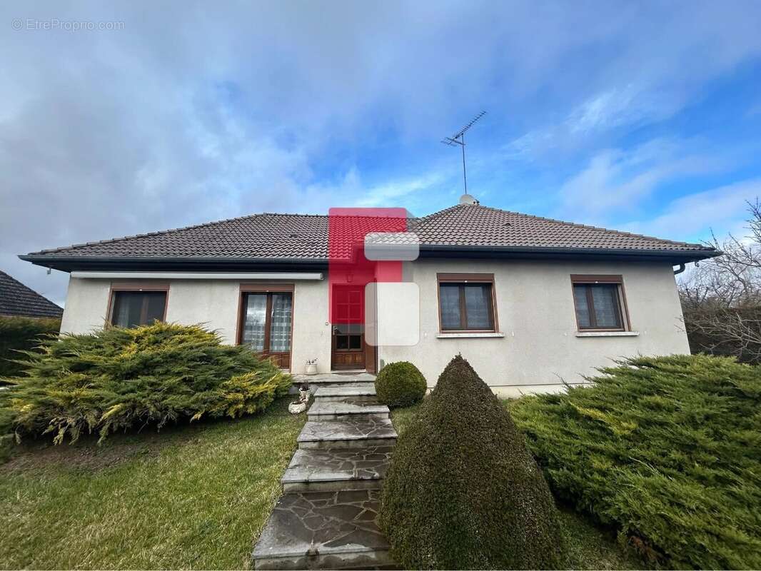 Maison à LA RIVIERE-DE-CORPS