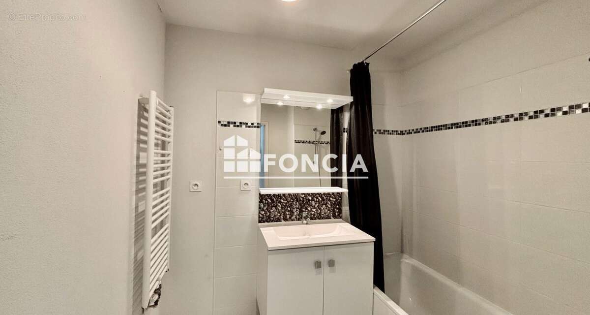 Bourg, appartement type 3 stationnements - photo 5