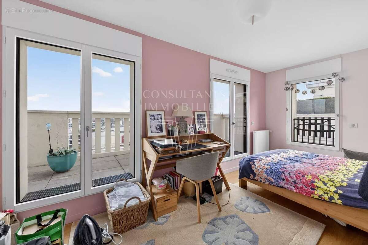 Appartement à LEVALLOIS-PERRET