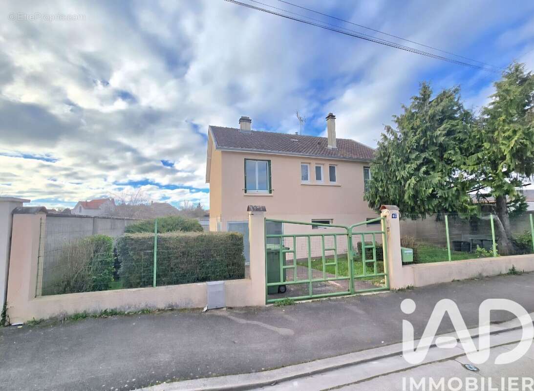 Photo 2 - Maison à SAINT-JULIEN-LES-VILLAS