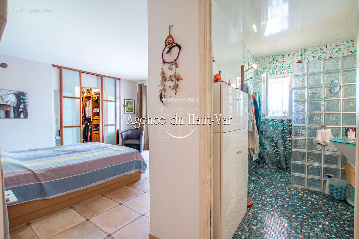 Villa 230m2 avec piscine, et jolie vue - photo 16