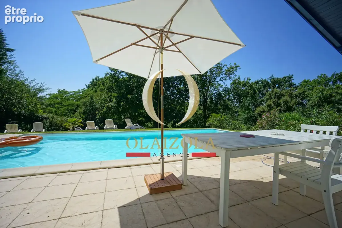 BASSUSSARRY : Maison avec piscine, vue dégagée et au calme au sein du Golf du Makila - photo 2