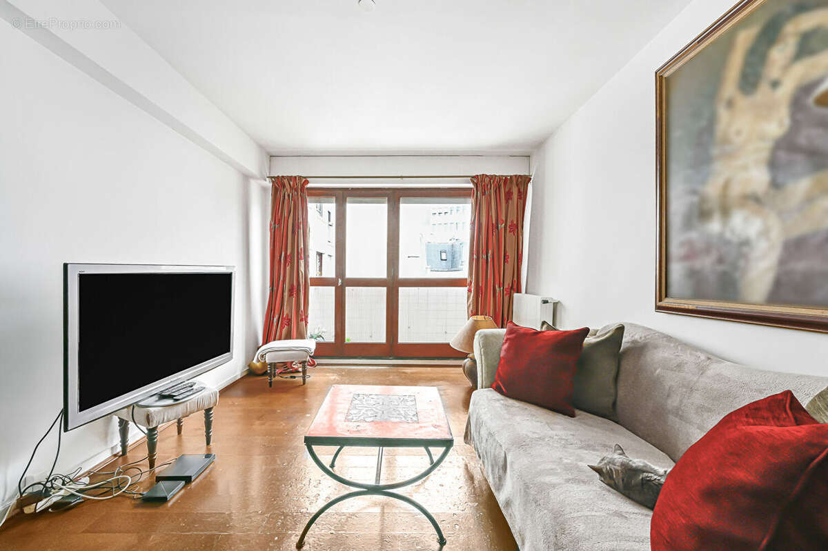 Appartement à PARIS-14E