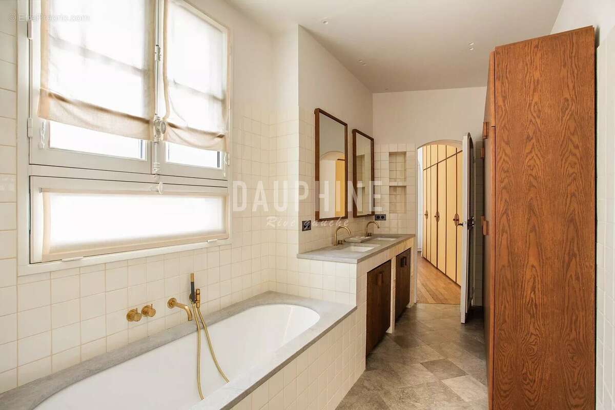 Appartement à PARIS-7E