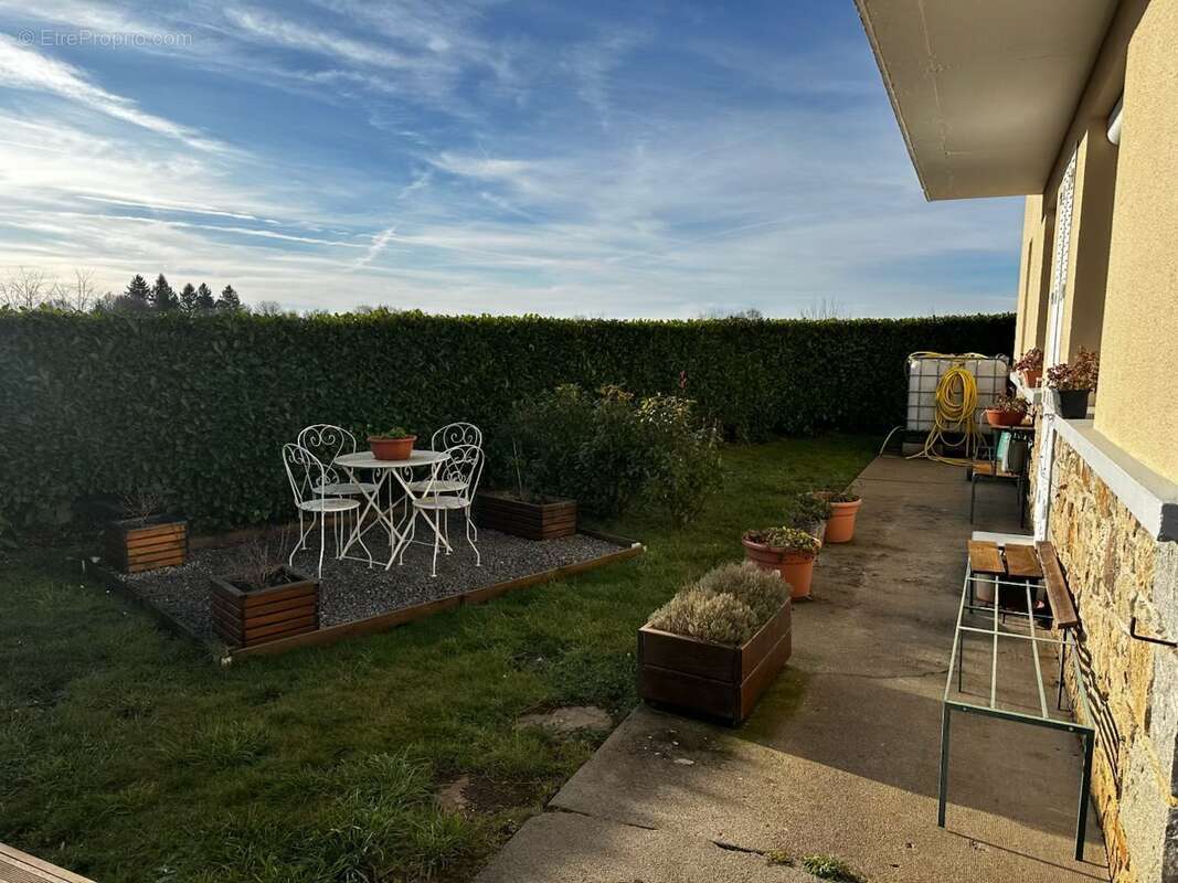 Maison 108 m² à Pleaux  - photo 2