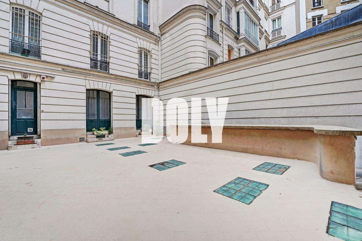 Commerce à PARIS-16E