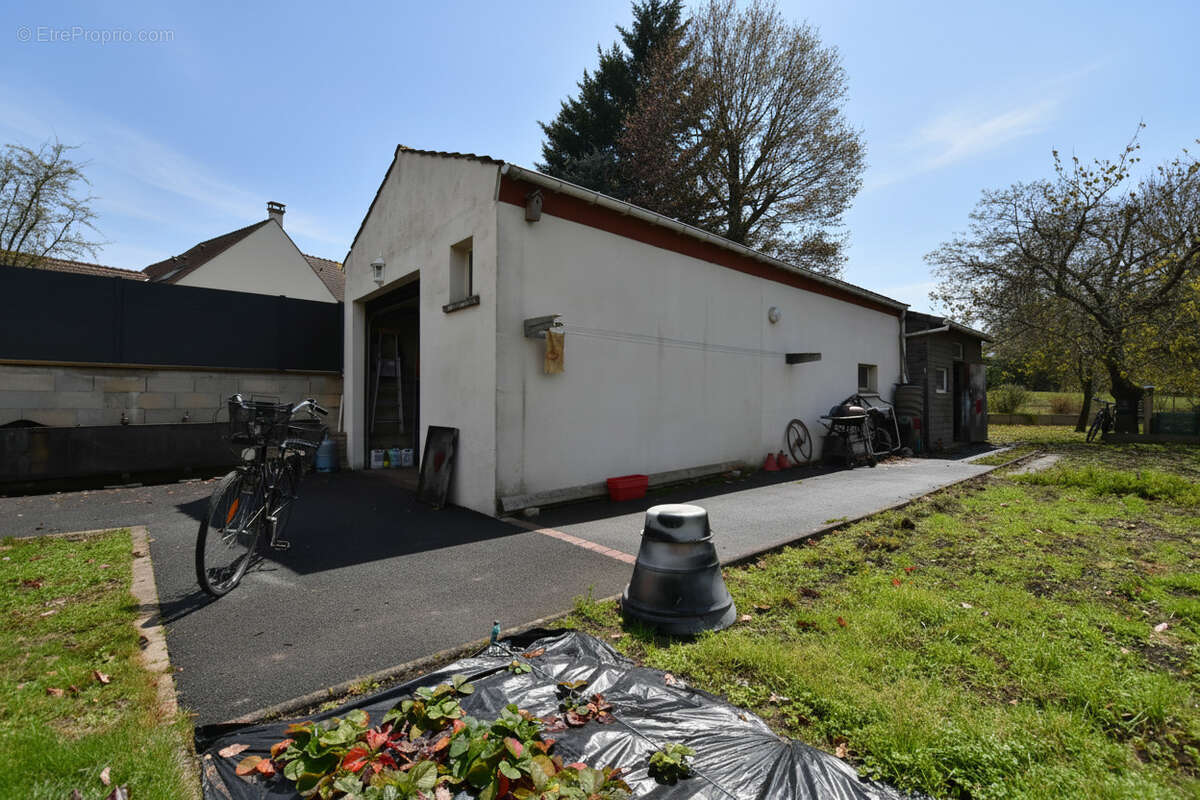 Maison à LES ESSARTS-LE-ROI