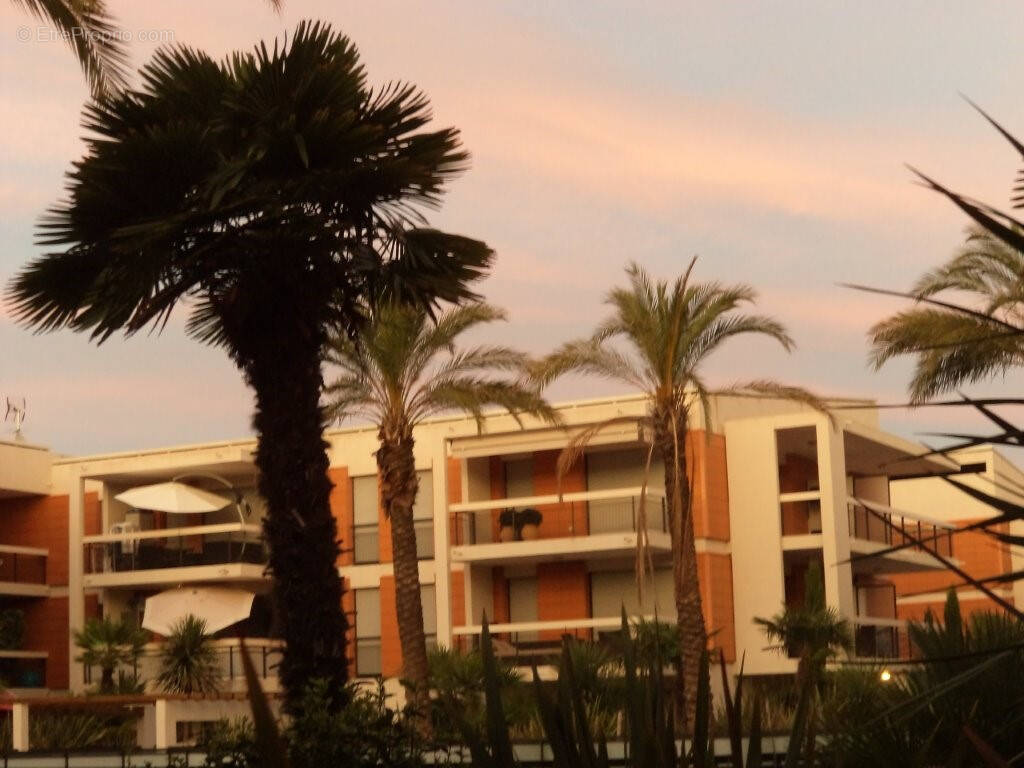 Parking à VILLENEUVE-LOUBET