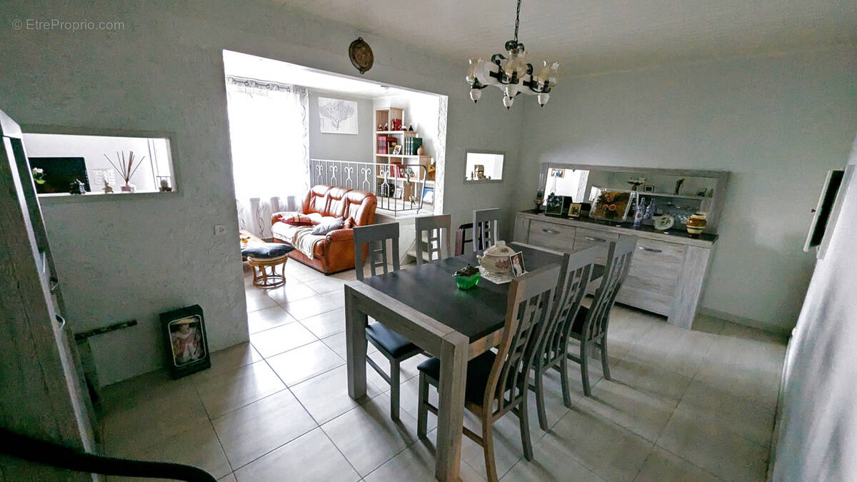 Maison à MAGNE