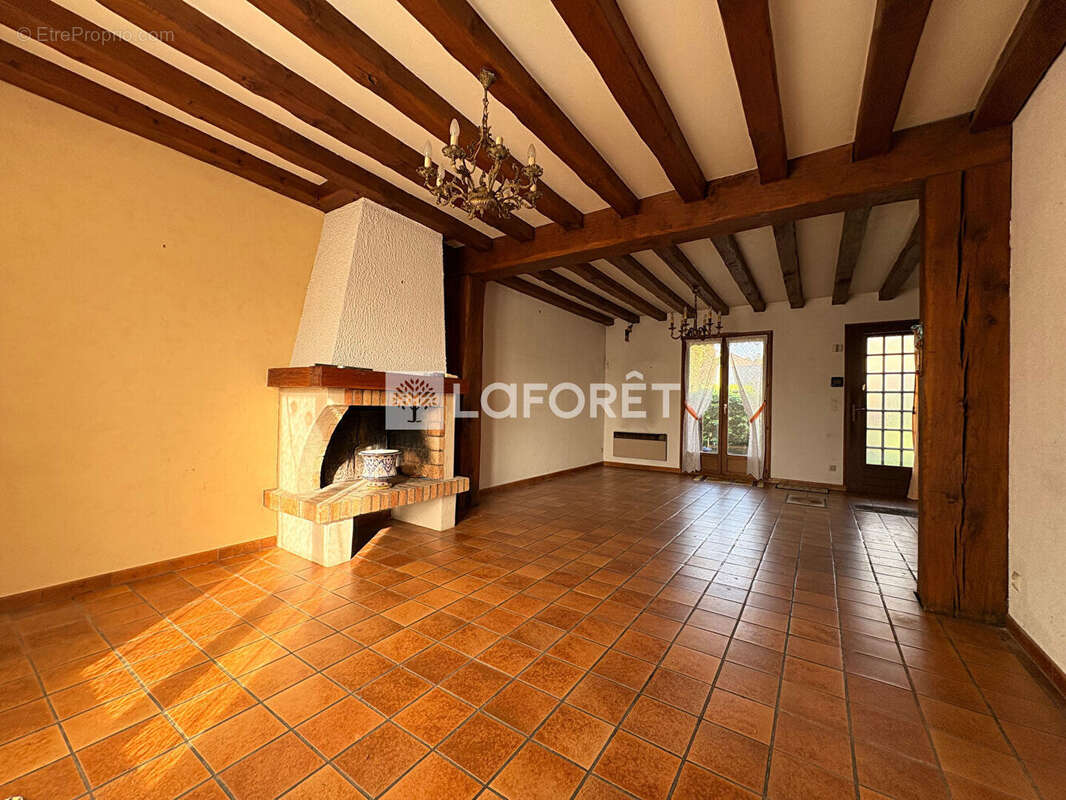 Maison à JUZIERS