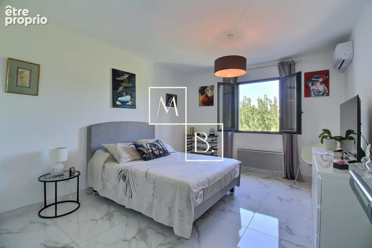 POUSSAN, Magnifique maison T4 de 106m2 avec piscine, jardins et garage ! - photo 10