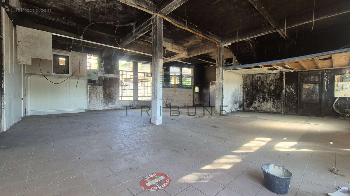 Plateau en rez-de-chaussée de 130m2 + 43m2 de sous-sol en hyper centre ville d'Agen. - photo 3