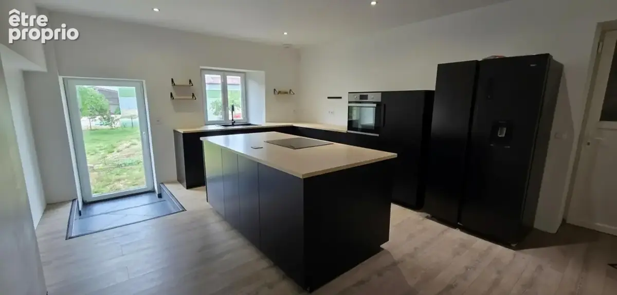 Maison familiale en pierre de 196 m² - petit failly– 4 chambres  – pièce de vie de 73 m² – près de 1 600 m² de foncier – grange  - photo 3