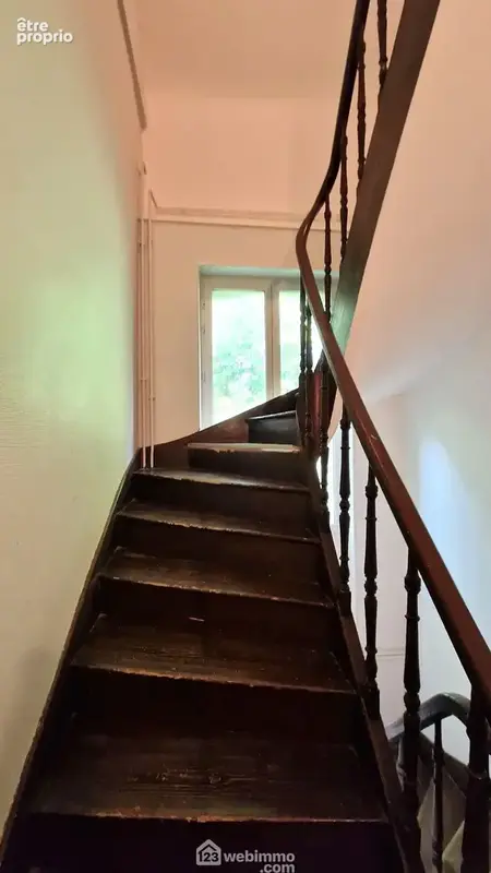 Il est situé au second étage