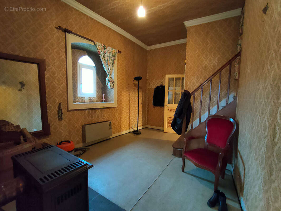 Maison à JAVERLHAC-ET-LA-CHAPELLE-SAINT-ROBERT